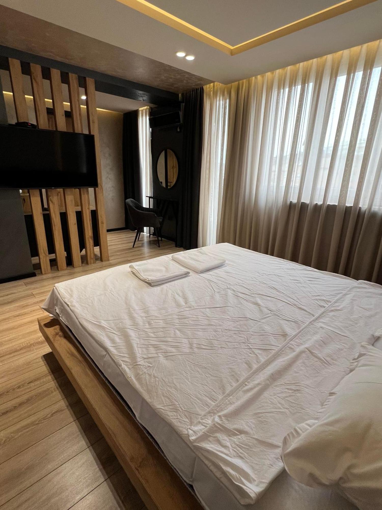Zet Apartments - Bedroom & Bathroom Pristina Extérieur photo