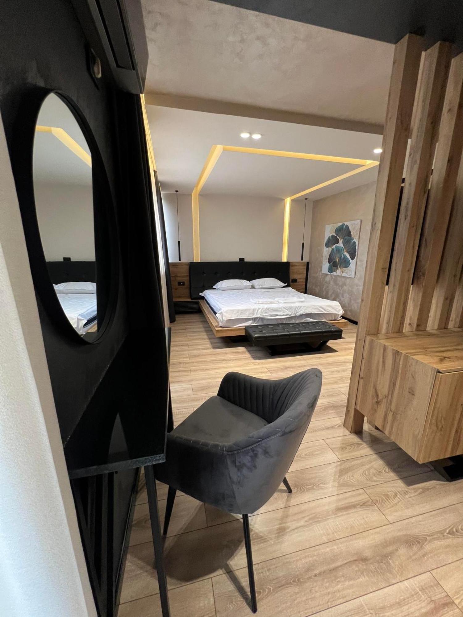 Zet Apartments - Bedroom & Bathroom Pristina Extérieur photo