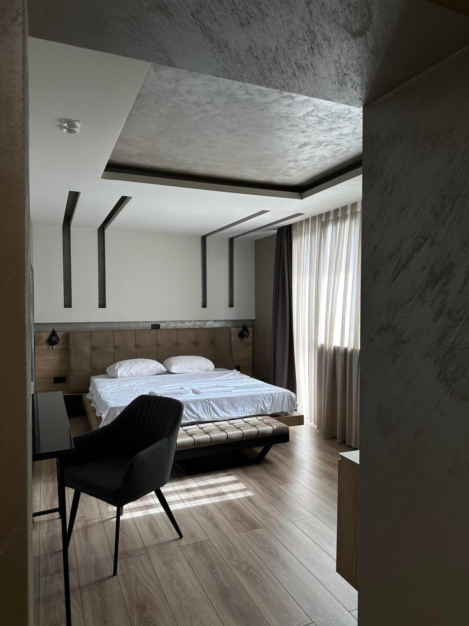 Zet Apartments - Bedroom & Bathroom Pristina Extérieur photo